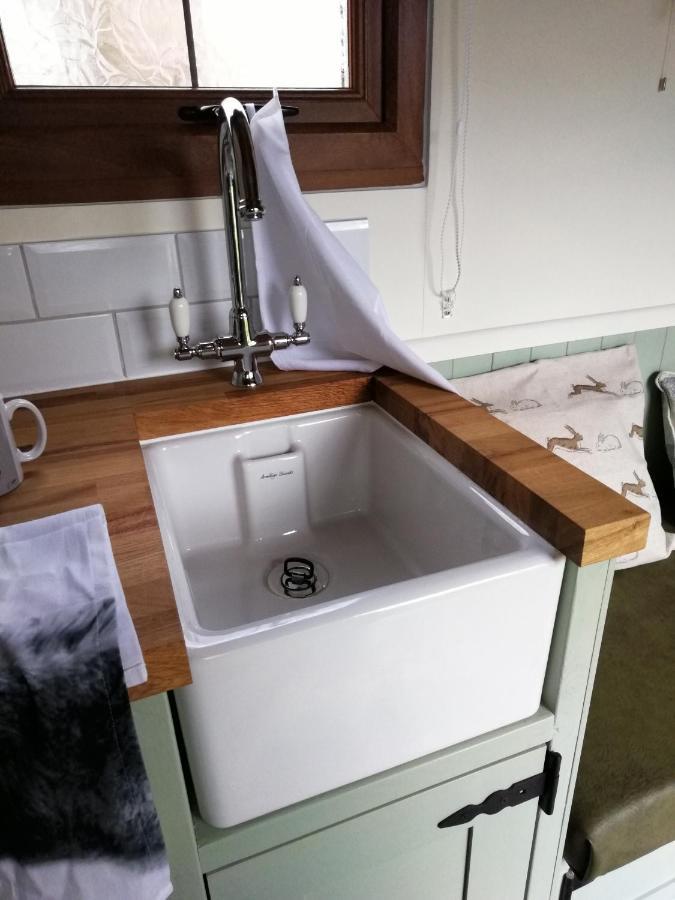 Durham Donkey Rescue Shepherd'S Hut Hotel Екстериор снимка